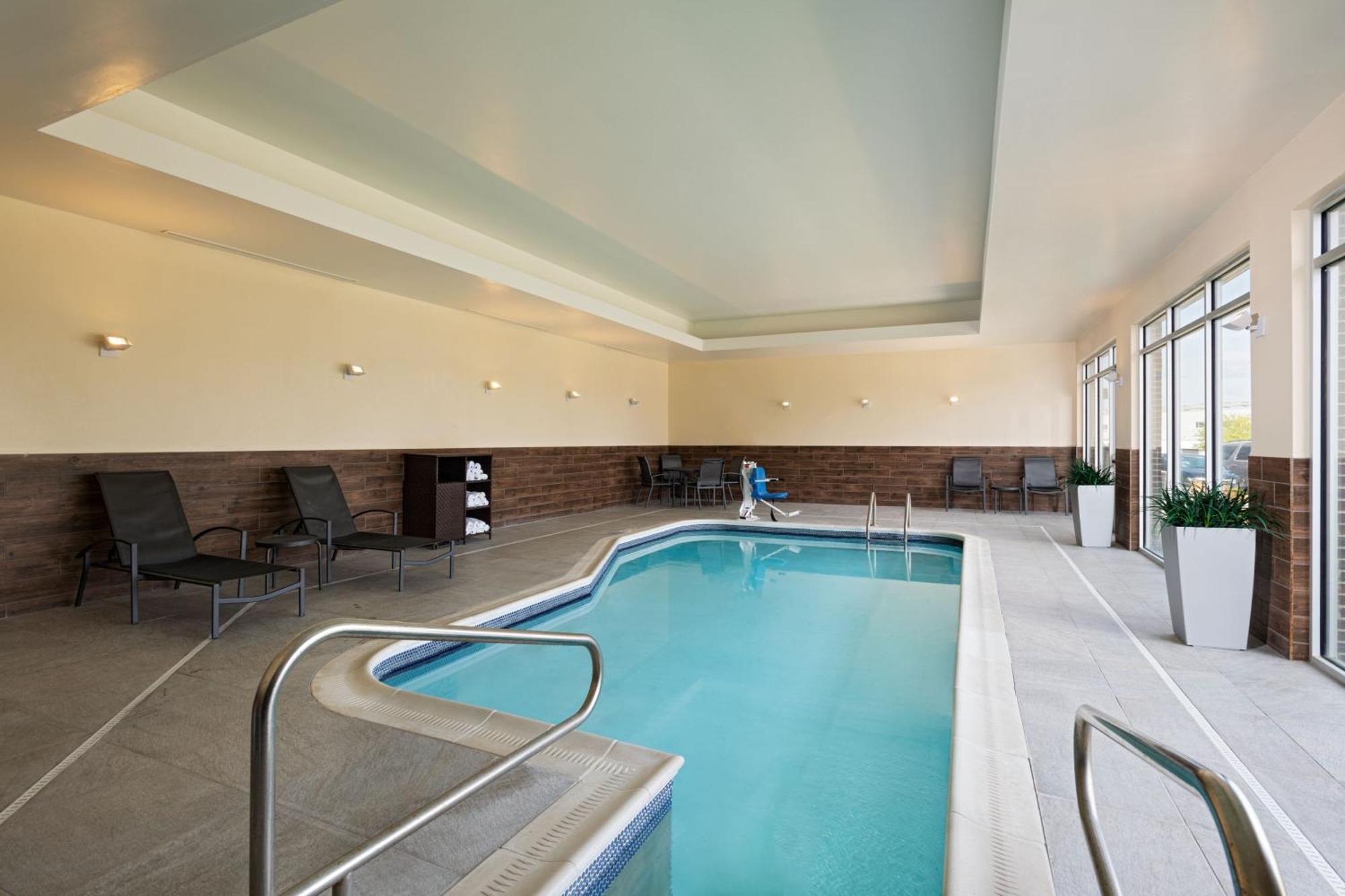Fairfield Inn & Suites By Marriott Lincoln Airport Bagian luar foto