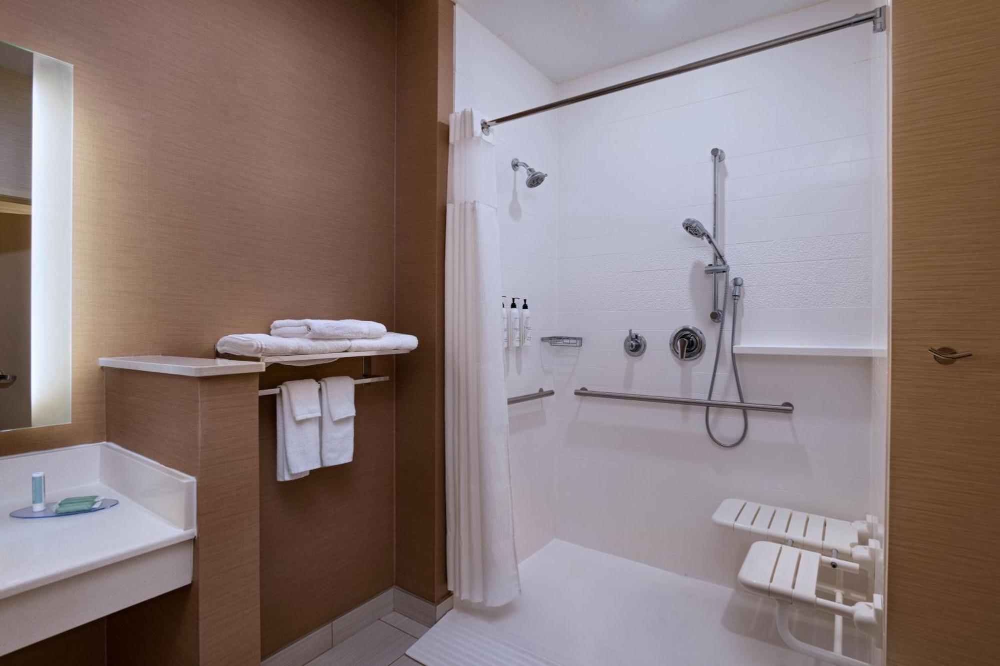 Fairfield Inn & Suites By Marriott Lincoln Airport Bagian luar foto