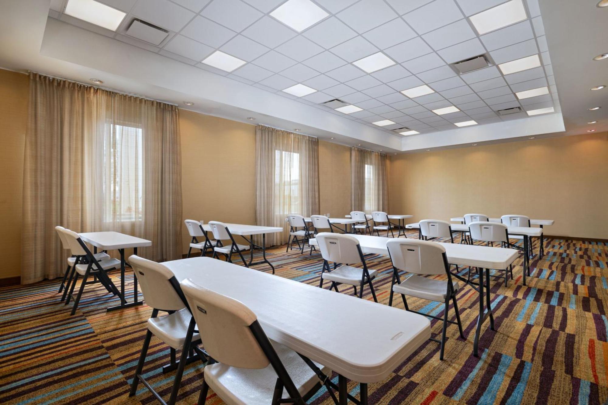 Fairfield Inn & Suites By Marriott Lincoln Airport Bagian luar foto