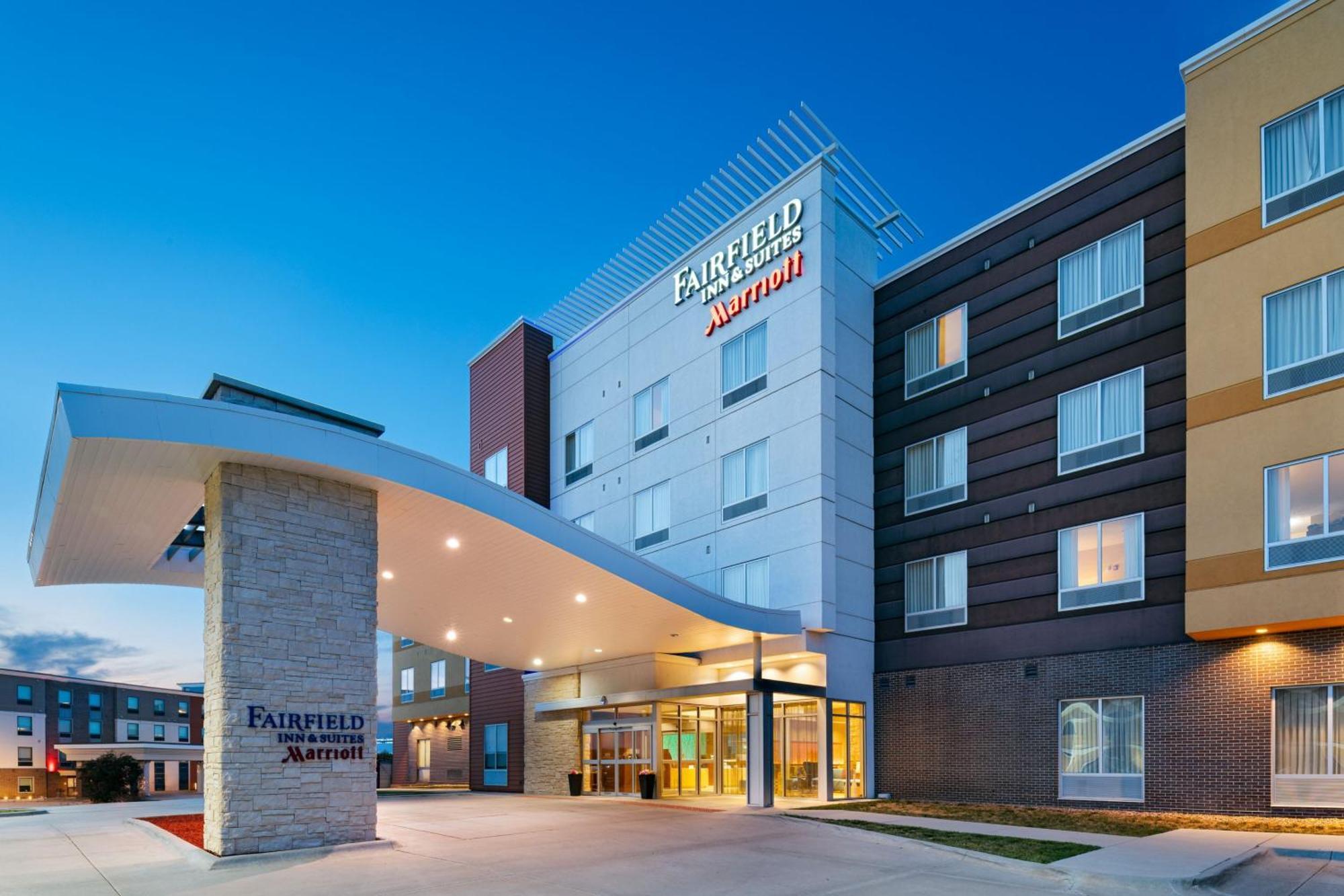 Fairfield Inn & Suites By Marriott Lincoln Airport Bagian luar foto